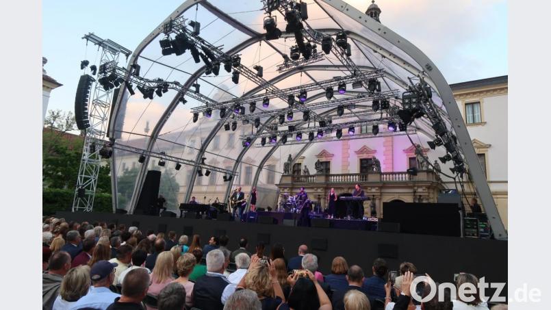 Die Bühne im Schlosshof. Bild: Kunz