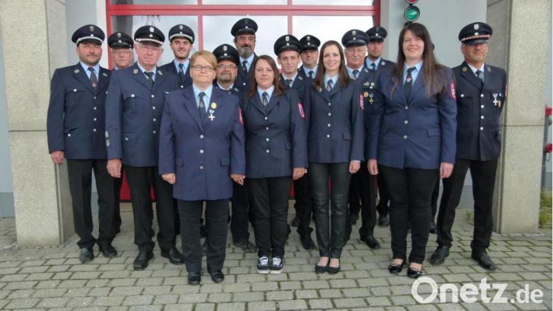 Die Mitglieder des Festausschusses um Festleiter Josef Dausch (Dritter von links) haben in den vergangenen Monaten die Weichen für das Jubiläum der Feuerwehr Eigelsberg gestellt. Dem Gremium gehören auch Kommandant Gottfried Berger (links) und Vorsitzender Holger Most (rechts) an. Bild: bgl