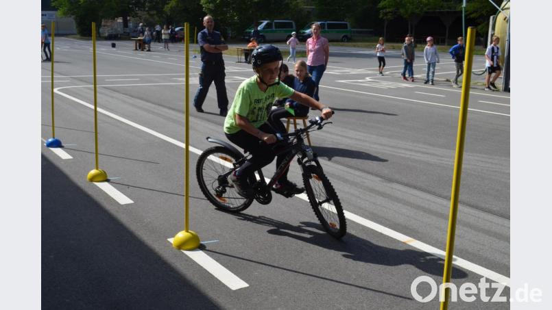 Im Slalom durch die Stangen. Bild: fz
