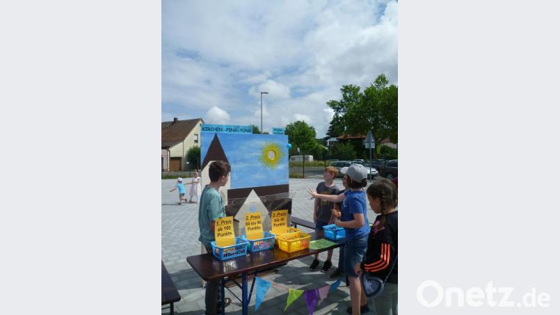 Pfarrfest Ping Pong: Bei der Pfarrjugend gab es beim Ping Pong reichlich Punkte zu gewinnen, die mit Preisen ausgelöst wurden. Bild: mtm