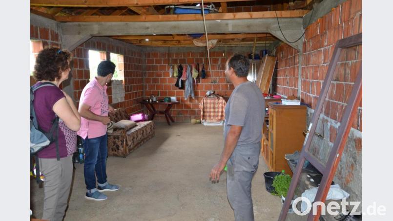 Die Wohnverhältnisse im Kosovo sind sind nicht mit denen in Europa zu vergleichen. Immerhin: Die Wände sind aus Stein, allerdings fehlt es in diesem Haus noch an allen Ecken und Enden. Bild: exb