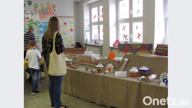 African-Beat war das Thema der Klasse 3 mit 4b. Die Schüler haben afrikanische Trommeln, Rasseln und Regenmacher angefertigt. Bild: sei