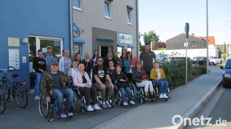 Die Heilerziehungsklassen des BFZ Weiden erfahren, wie der Alltag als Rollstuhlfahrer ist. Bild: exb/bfz Weiden