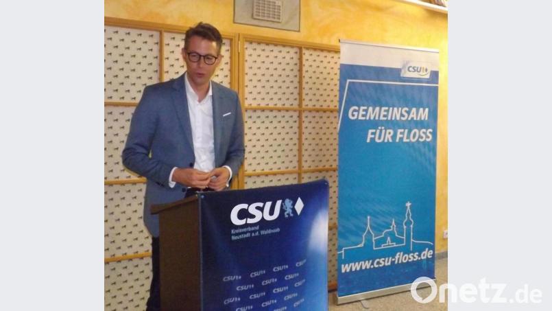 Generalsekretär Markus Blume kommt mit seiner Rede in Floß bei der CSU-Familie sehr gut an. Bild: trj