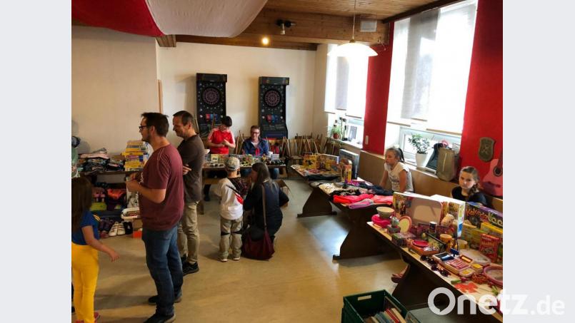 Beim Kinderflohmarkt im Dießfurter Sportheim gibt es viel zu sehen und zu kaufen. Bild: fs