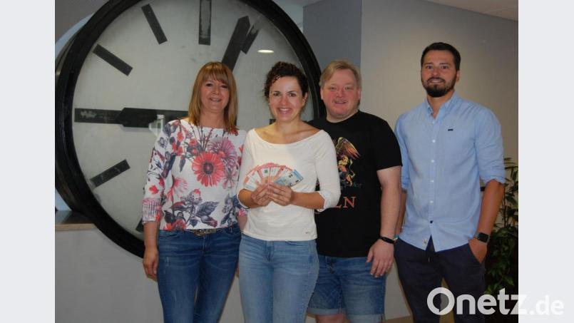 1000 Euro für das Kinder-Palliativ-Team (von links): Alexandra Stammler, Christina Neiß, Christian Weiß und Daniel Hoffmann. Bild: Klinikum/Uschold