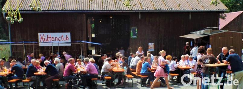 Sommer, Sonne, Festbetrieb mit vielen gut gelaunten Gästen. Beim Hannersgrüner Dorffest des Hüttenclubs traf dies alles zu. Bild: jml