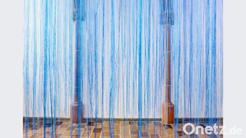 Die Kölner Künstlerin Ulli Böhmelmann zeigt in der gotischen Hauskapelle des Luftmuseums ihre dafür neu entworfene Installation. Bild: Marcus Rebmann/exb