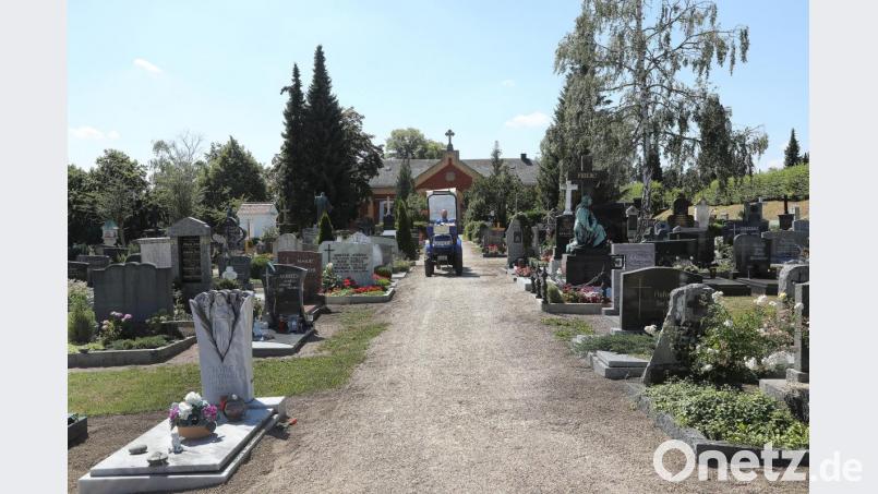 Stichwort Barrierefreiheit: Die Wegeführung im Katharinenfriedhof in Amberg soll verbessert werden. Bild: Wolfgang Steinbacher