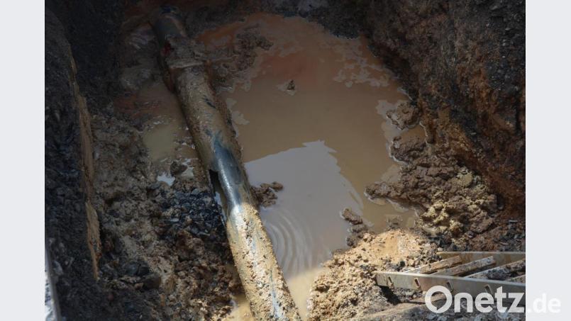 Blick auf die gebrochene Gussrohrleitung. Bild: jr