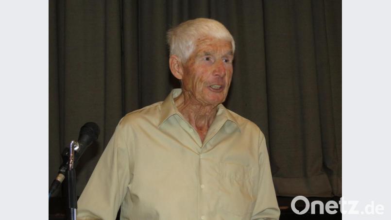 Willi Pröls, ehemaliger Prokurist der Firma Kassecker und Gründer der &quot;Waldsassener Seminare&quot;, ist 88 Jahre alt geworden. Anlässlich seines Geburtstags hat er wieder in Waldsassen referiert. Bild: ubb