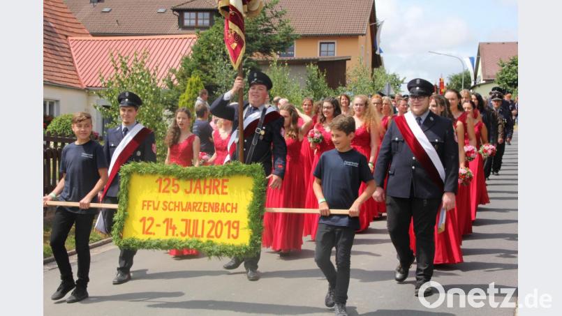 Mit einem imposanten Festzug feierte die Feuerwehr Schwarzenbach ihren 125. Geburtstag. Bild: kro