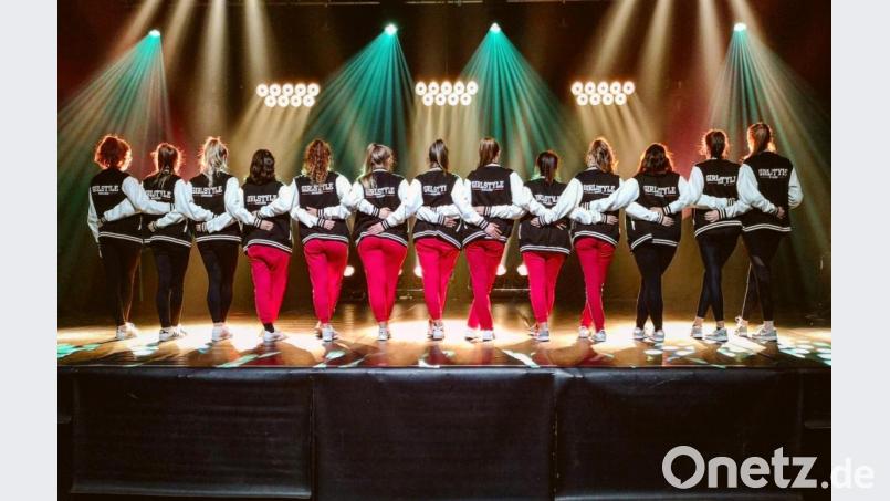 Die "Girlstyle-Dancers" nehmen am Tanzwettbewerb teil. Bild: exb