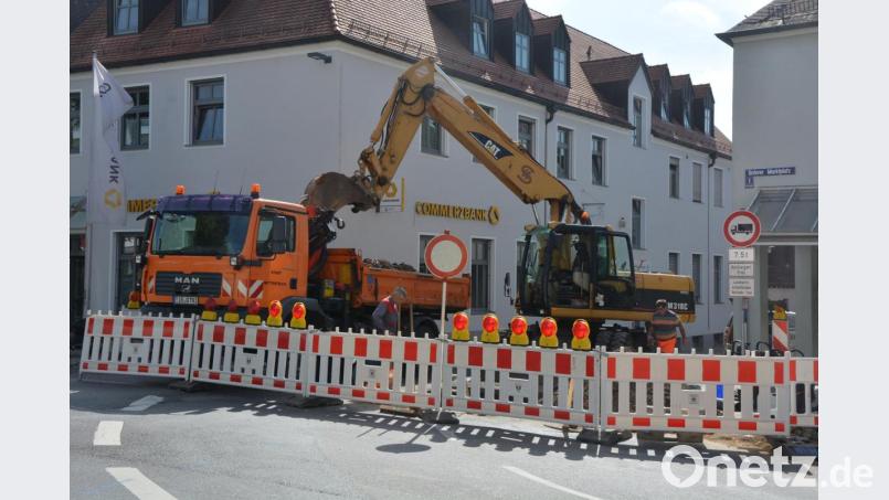Die Einfahrt vom Oberen Markt in die Bachstraße ist komplett gesperrt. Bild: jr