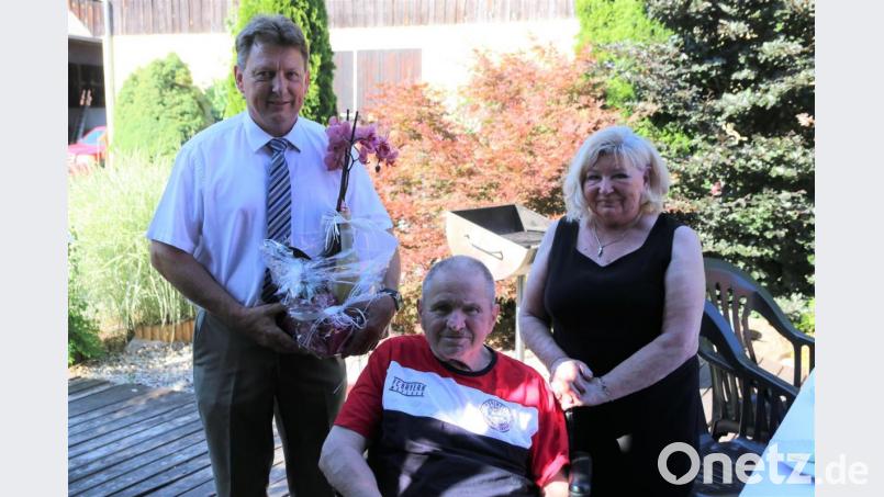 Zweiter Bürgermeister Andreas Altmann gratulierte dem Jubelpaar zur Goldenen Hochzeit. Bild: ral