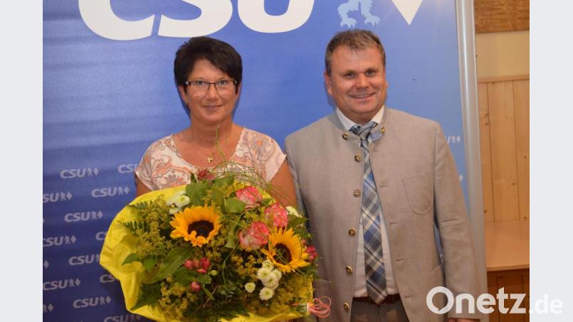 Auch Ehefrau Gudrun freut sich über das Ergebnis ihres Mannes. Bild: fz
