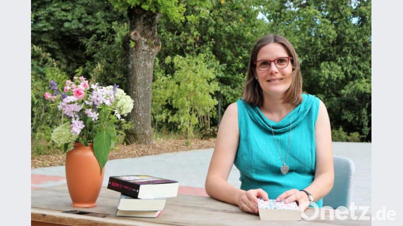 Stefanie Auer stellte in Ensdorf sechs Bücher vor. Bild: aur