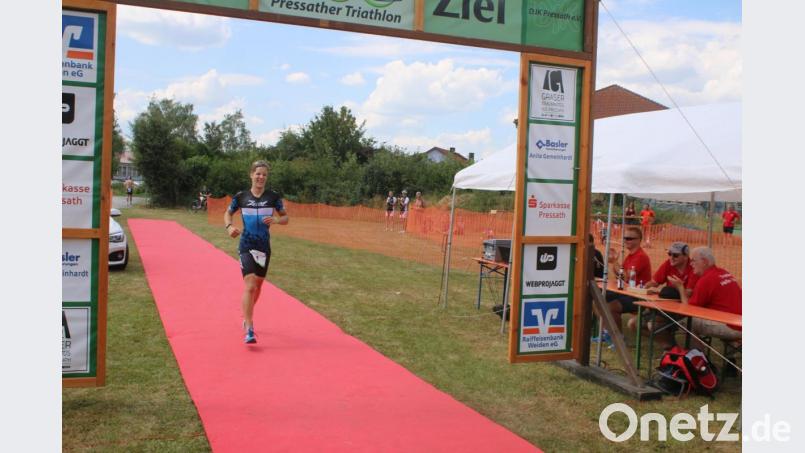 Im letzten Jahr gewann Favorit Andreas Besold den Triathlon. Wer wird dieses Jahr als erster die Ziellinie überschreiten? Bild: sne