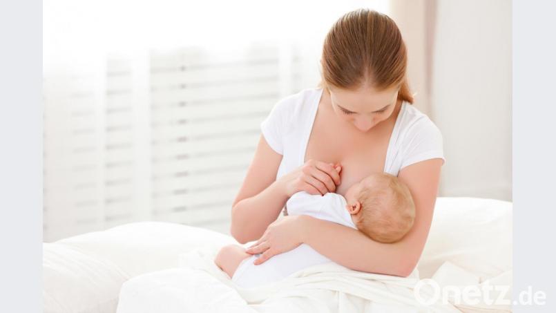 Stillen ist nicht nur gesund: Die innigen Momente zwischen Baby und Mama sind ebenfalls unbezahlbar. Bild: JenkoAtaman – stock.adobe.com