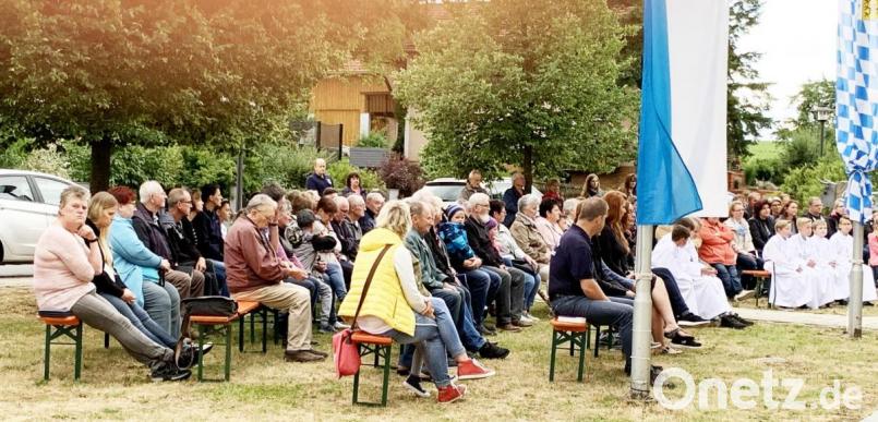Festgottesdienst beim Grillfest der Feuerwehr Neuzirkendorf. Bild: ü