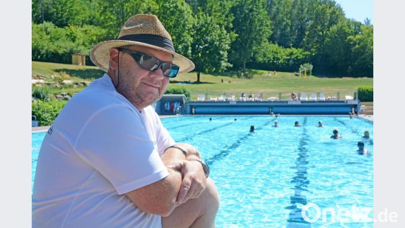 Beim Baden sind einige Dinge zu beachten, erklärt Rettungsschwimmer Peter Faget. Bild: Gabi Schönberger