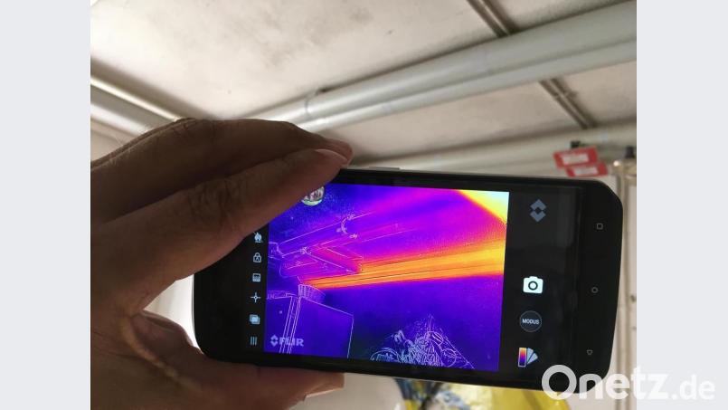 Wo fließt das Warmwasser? Die Wärmebildkamera des Smartphones verrät es. Bild: räd