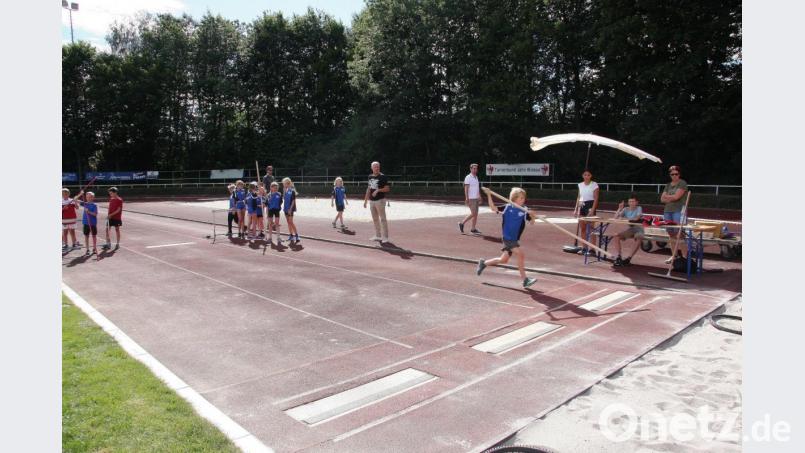 Beim Stab-Weitsprung war nicht die Höhe, sondern die Weite wichtig, um ein gutes Ergebnis zu erzielen. Bild: wro