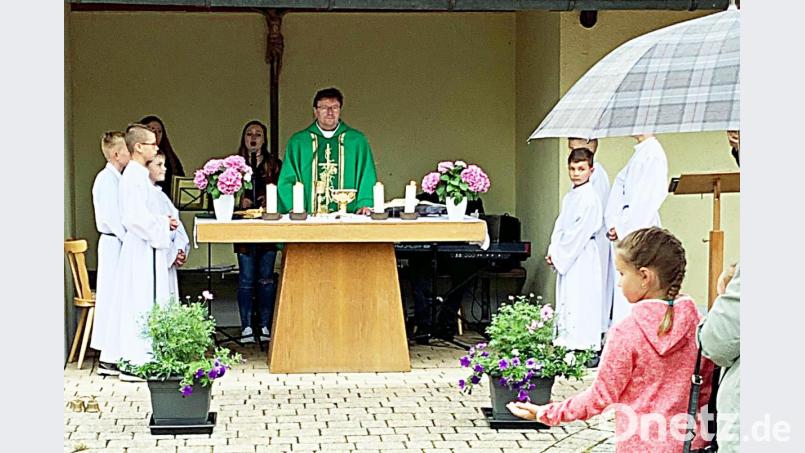 Festgottesdienst beim Grillfest der Feuerwehr Neuzirkendorf. Bild: ü