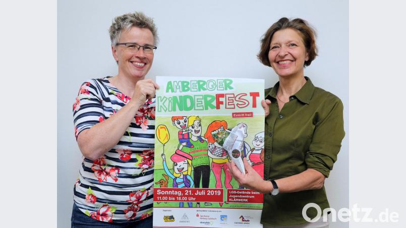 Nächster Programmpunkt für das &quot;Insektenprojekt&quot; ist ein Info-Stand beim Kinderfest am Sonntag, 21. Juli. Projektleiterin Beate Mastel (links) und die Leiterin der Freiwilligenagentur Catherine Dill ziehen nach einem halben Jahr eine erste Bilanz. Bild: Wolfgang Steinbacher