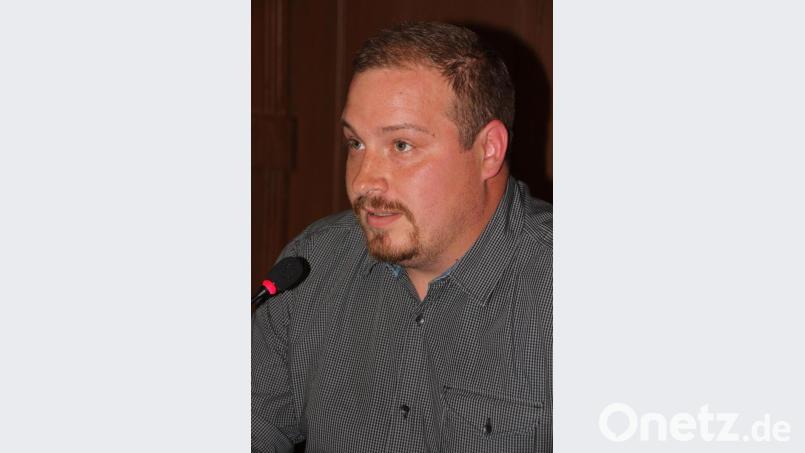 Christian Schedl, Vorsitzender des Vereins "Ackerbürgerhaus Bärnau" stellte seinen Verein und das angedachte Engagement ausführlich dem Stadtrat vor. Bild: kro