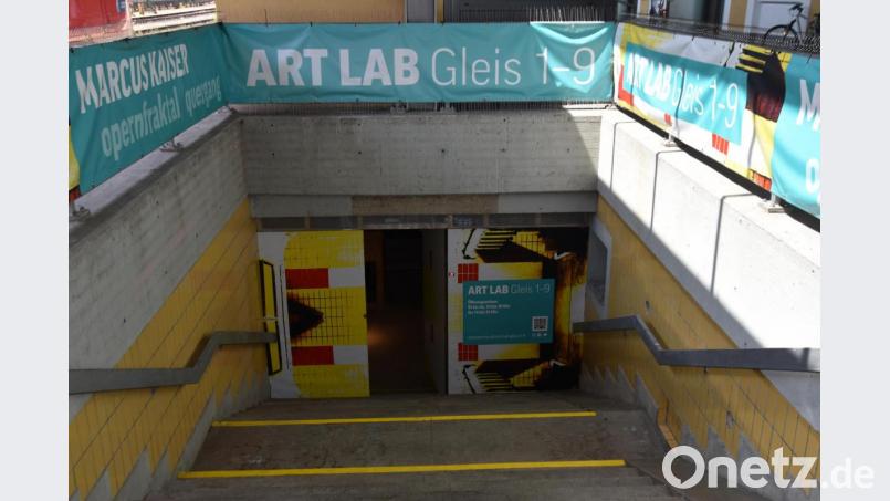 Der Zugang zum Ausstellungsraum des &quot;Art Lab Gleis 1-9&quot; erfolgt über die Bahnhofsunterführung auf Gleis Eins am Regensburger Hauptbahnhof. Der Eintritt ist frei. Bild: mip