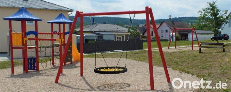 Auf den Spielplätzen können die Kinder nun wieder toben. Bild: jml