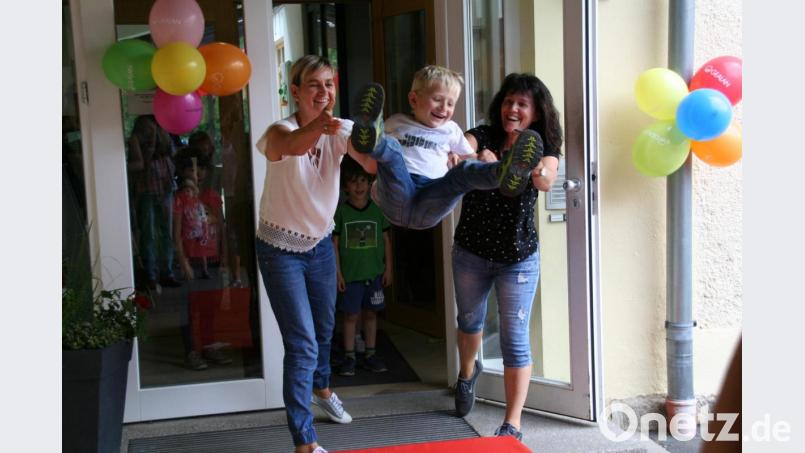 Rauswurf im Kinderhaus: Auch Silke Weinhold (links) und Heike Maier (rechts) hatten Spaß dabei. Bild: fpoz
