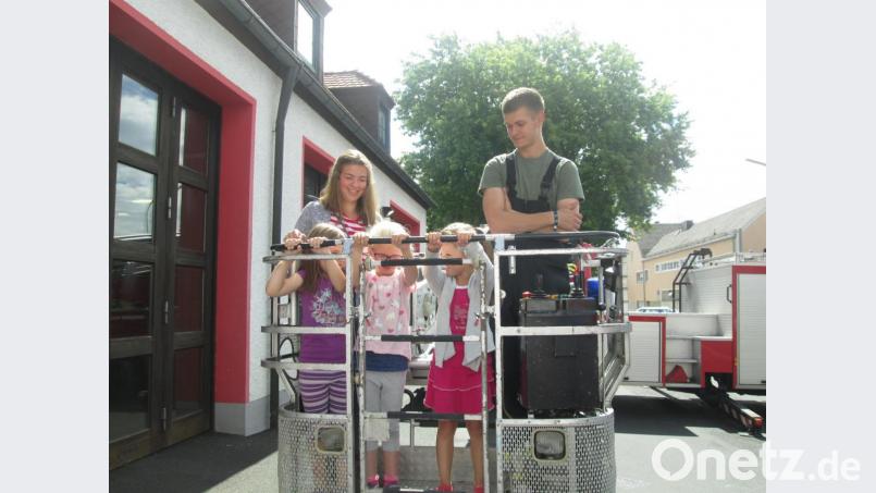 Vorschulkinder bei der Feuerwehr Mitterteich. Bild: exb
