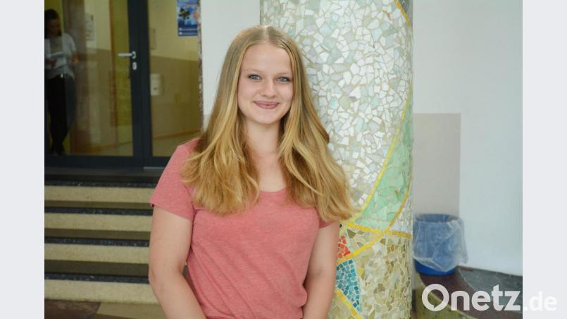 Die Realschülerin Leonie Pscheidt aus der 9c ist Medientutorin an der Lobkowitz-Realschule. Ihre Aufgabe: Cybermobbing unter Mitschülern möglichst schon im Keim zu ersticken und auf einen fairen Umgang in der digitalen Kommunikation zu achten. Bild: Gabi Schönberger