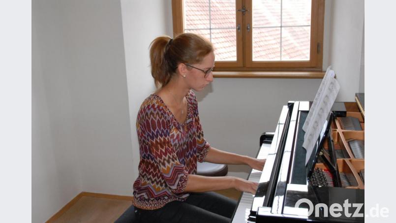 Doris Schwager am Klavier mit „Elegie&quot; von Rachmaninoff. Bild: pop