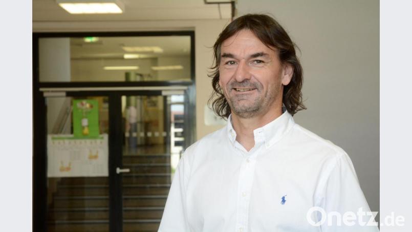 Vielen Schülern sei nicht bewusst, dass ihre privaten Daten im Netz sehr leicht missbräuchlich genutzt werden könnten, sagt Ramon Gomez-Islinger, Konrektor der Lobkowitz-Realschule Neustadt. Bild: Gabi Schönberger