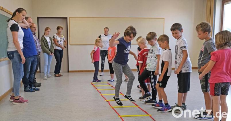 Koordination und Geschicklichkeit stellen die Kinder bei der TSV-Sparte Ski unter Beweis. Noch dazu macht das mächtig Spaß. Bild: nm