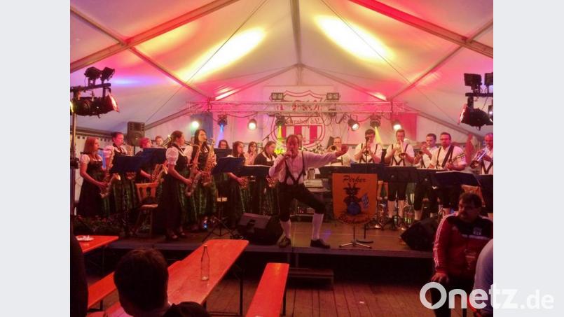 Die beliebte „Pirker Blechmusi“ sorgt am Montagabend für Stimmung. Bild: exb