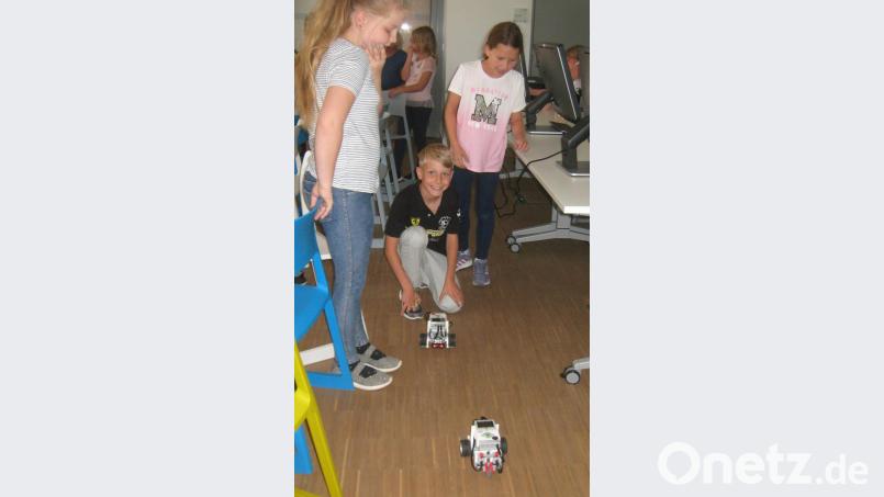Mit großem Interesse nehmen die Schüler ihre Aufgaben im BayernLab in Angriff. Bild: tok