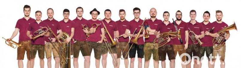 „Brassaranka“ ist ein junges, böhmisch-mährisches Blasmusikensemble. Wenn die 15 Hobby- und angehenden Berufsmusiker aus ganz Oberösterreich auf der Bühne sind, ist Stimmung garantiert. Die Jungs treten am 20. Juli ab 19 Uhr im Schlosshof auf. Bild: exb