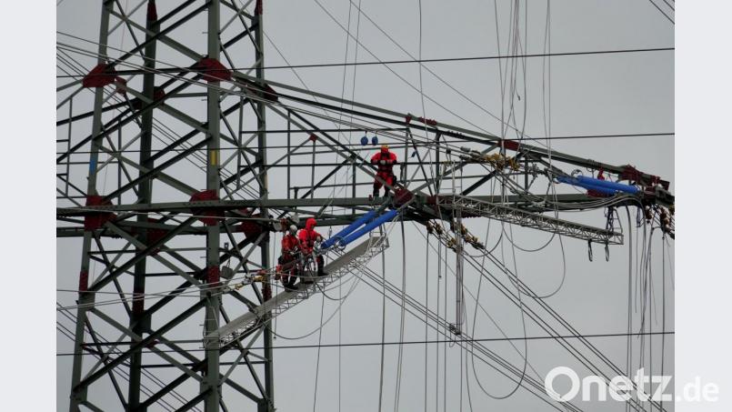Vor dem Bau der Stromtrasse steht die Öffentlichkeitsbeteiligung. Dabei wolle die Bundesnetzagentur so wenig Öffentlichkeit wie möglich, unterstellen ihr Kritiker. Bild:  Carsten Rehder/dpa