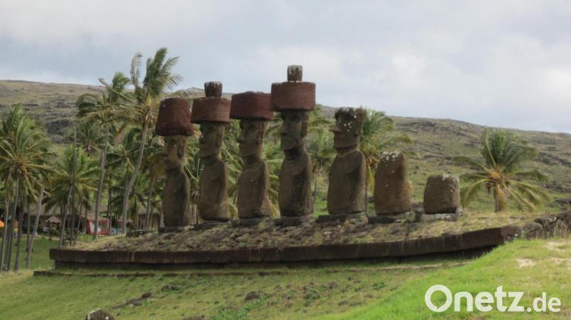 Anakena heißt diese Bucht auf der Osterinsel, die gleich an mehreren Stellen mit monumentalen Köpfen punktet. Für die Sonnenfinsternis allerdings lag sie nicht so günstig. Bild: exb