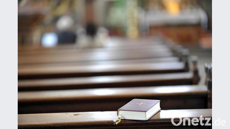 Die evangelische und katholische Kirche in Deutschland haben im Jahr 2018 weiter Mitglieder verloren. Die Zahl der Protestanten ging um etwa 395.000 zurück, die Zahl der Katholiken sank um knapp 309.000. Bild: epd
