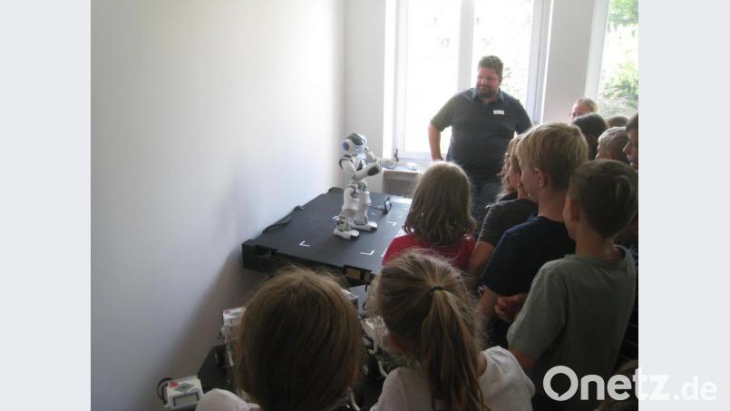 Mit großem Interesse nehmen die Schüler ihre Aufgaben im BayernLab in Angriff. Bild: tok