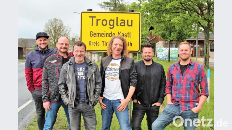In Troglau (Kreis Tirschenreuth) haben sie sich vor eineinhalb Jahrzehnten gefunden, ihr Probenraum ist immer noch dort: Die „Troglauer“ feiern am 27. Juli ihren 15. Geburtstag. Bild: Holger Stiegler