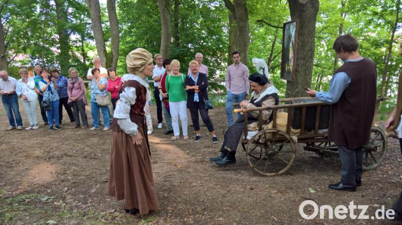 Auch die Entstehung des Wallfahrtsortes, dargestellt am Mühlbühl, war Thema der besonderen Stadtführung. Bild: exb