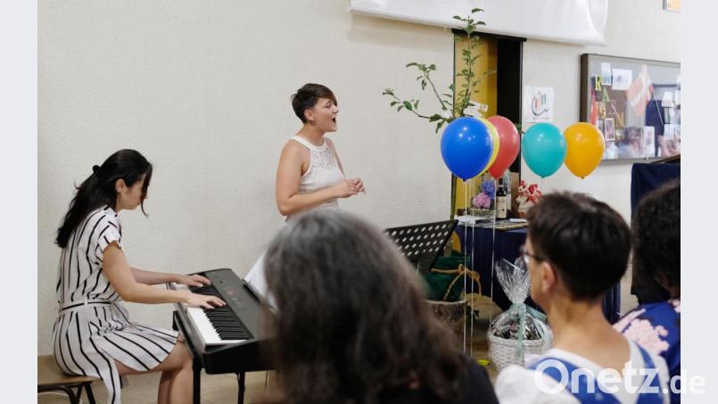 In den Pausen musizieren die Schüler der Fachschule für Sozialpädagogik. Bild: Emily Glökler