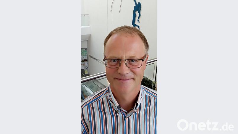 Dr. Jens-Uwe Tauchert sprach im Kurmittelhaus Sibyllenbad über das Thema Osteoporose. Bild: exb