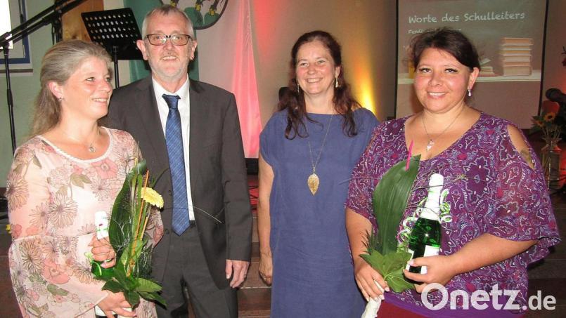 Verabschiedung aus dem Elternbeirat (von links) Claudia Laur, Rektor Ferdinand Höllerer, Konrektorin Renate Schmidt und Elternbeiratsvorsitzende Britta Böttcher. Bild: sck